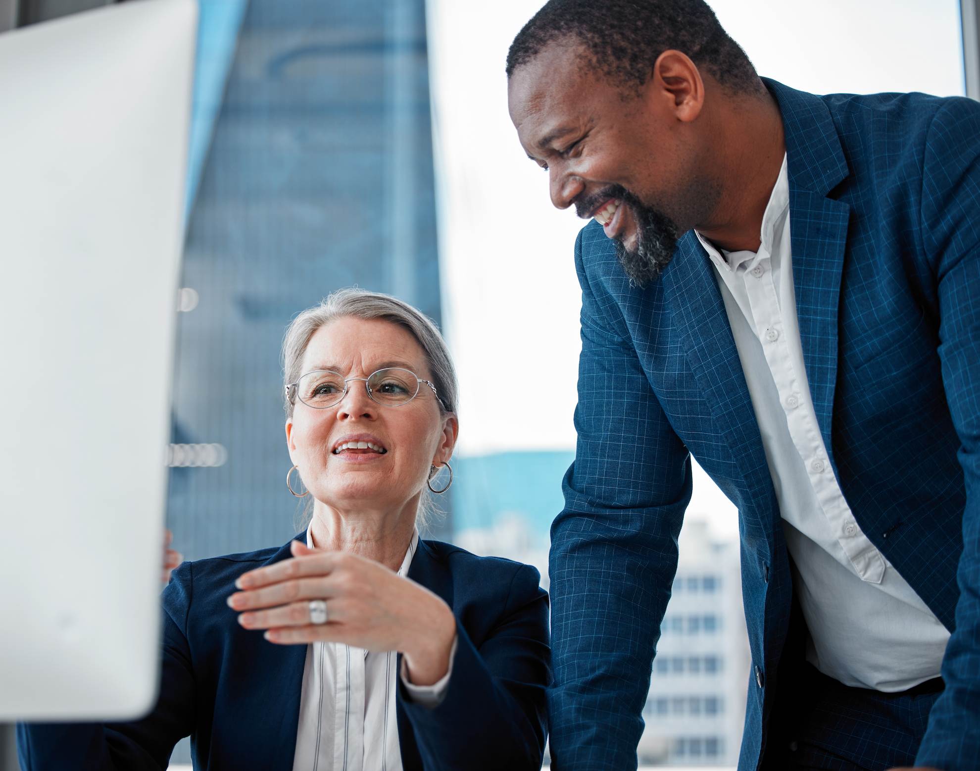 Two TaxReady.ae tax agents ready to help their clients with their VAT in the UAE.